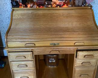 Roll top desk 