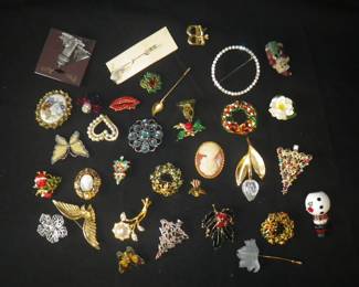 Costume Jewelry Brooches 