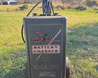 Vintage Battery Charger Picture 1 of 2