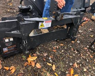 SKID STEER TO 3 PT ADAPTER HITCH PLATE