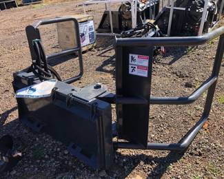 SKID STEER HYDRAULIC BALE SQUEEZE MOVER