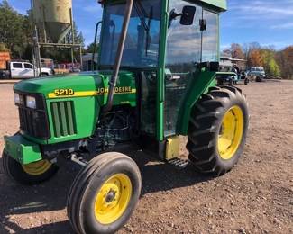 5210 JOHN DEERE TRACTOR