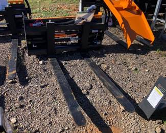 48 SKID STEER HYDRAULIC POSITIONING PALLET FORKS