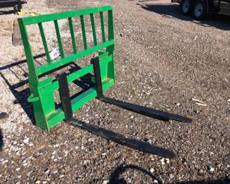 JOHN DEERE GLOBAL PALLET FORKS