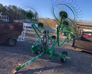 FRONTIER 8 WHEEL HAY RAKE