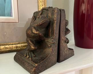 Frog bookends