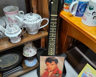 Elvis guitar clock