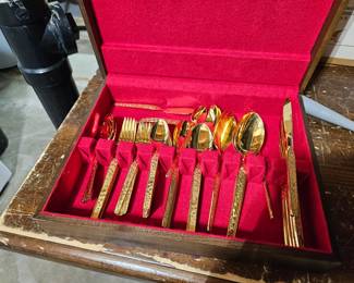 Gold plate silverware set