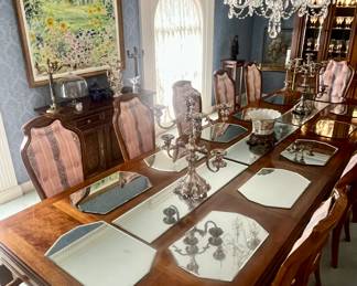 This is a fabulous size dining table with several leaves in a more narrow, longer size 