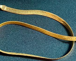 Wide herringbone choker 