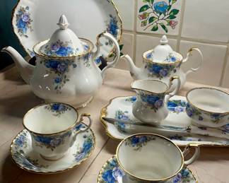 Royal Albert tea for two!