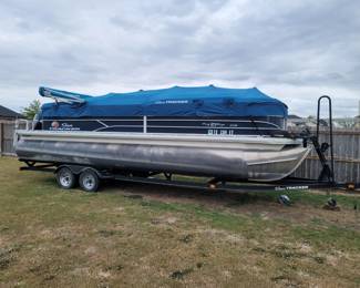 2019 Sun Tracker Party Barge 24DLX Pontoon Boat w/ 77 Hours