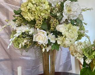 ARTIST SCHLANSER GLASS VASE WITH GORGEOUS FLORAL ARRANGEMENT