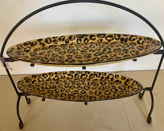 LAURIE GATES 2 TIER PLATTER STAND AND CERAMIC PLATTERS