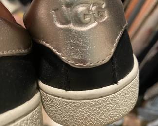 UGG BLACK SNEAKERS SIZE 6