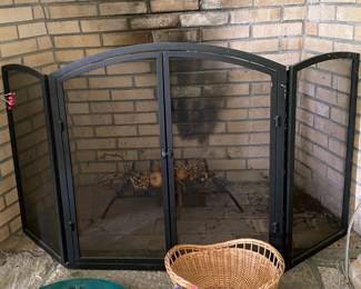 FOLDING FIREPLACE SCREEN
