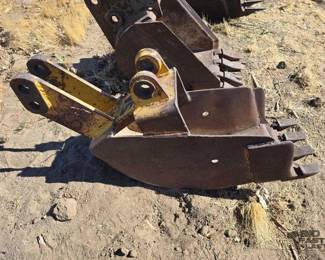 2502  Backhoe Bucket Attachment 