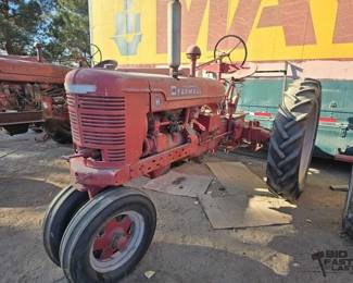 106  McCormick Farmall H Tractor 