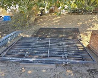 2622  3 Gates and 1 Mesh Gate 