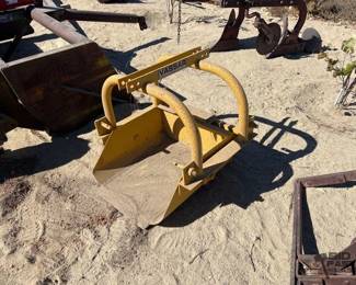 3522  Vassar 3PT Small Reversible Trip Dirt Scoop 