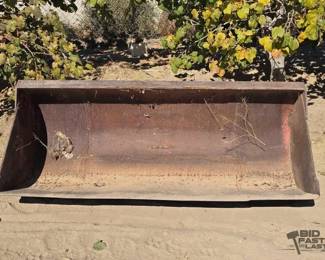 2528  Skid SteerTractor Bucket Attachment 