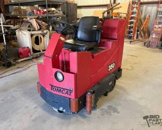 118  Tomcat 350 Sweeper 