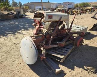 352  Ford Tractor 