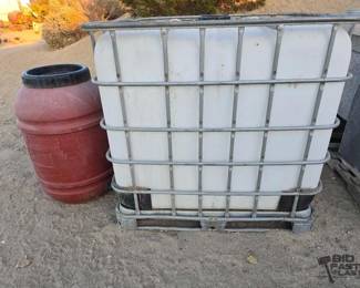 3021  IBC Tote and 190L Rain Barrel 