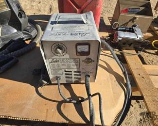 2586  LesterMatic Motive Power Charger 