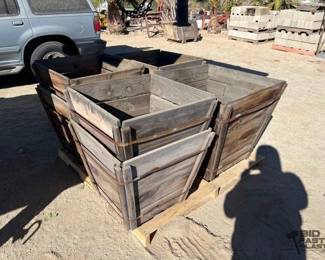 3026  Wooden Planters 