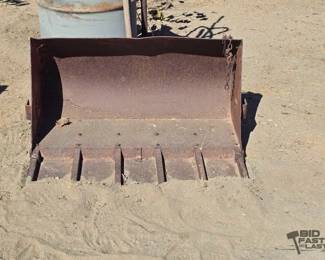 2534  Tractor BucketLoader Attachment 