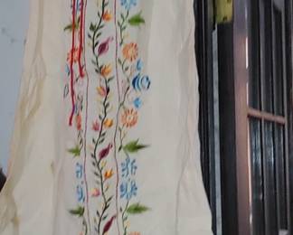 Vintage embroidered dress Mexico