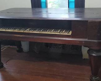 Antique piano ( piano is no good .. however it was used for a buffet) great idea