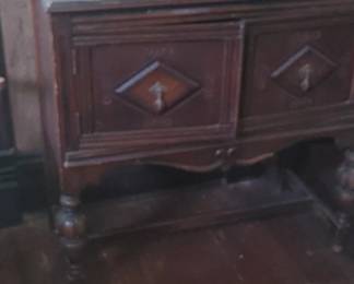Beautiful little mahogany server buffet