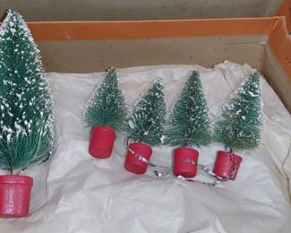 Beautiful set of vintage flocked Christmas trees for dollhouse decoration wooden bottoms excellent