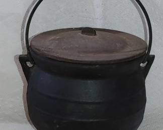 Small possible salesman sample cast iron three leg cauldron very old