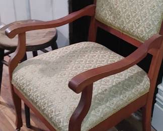 Wonderful Victorian setee and chair excellent condition