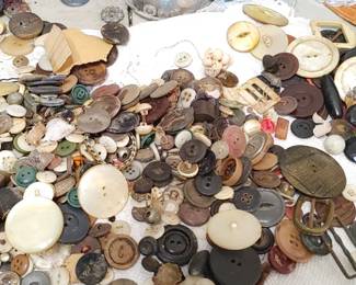 Great selection of true vintage buttons
