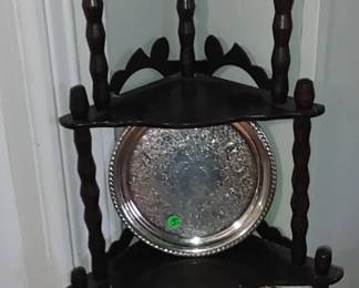 Beautiful East Lake spindle type corner shelf 