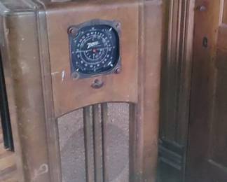 Old radio cabinet radio does not work