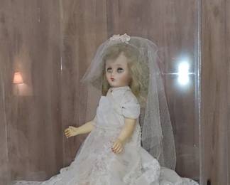 Beautiful Madame Alexander Bride doll and plastic case