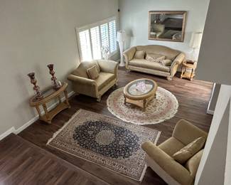 Gorgeous furnishings.