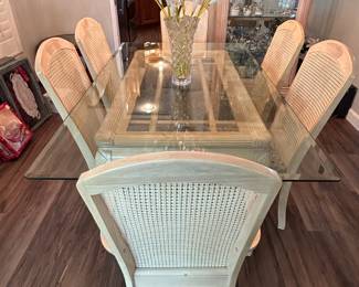 Gorgeous dining table with six chairs. 