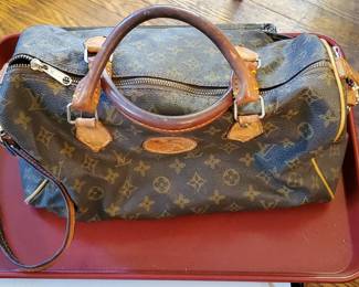 This and the next LVs are pseudo Louis Vuitton. 