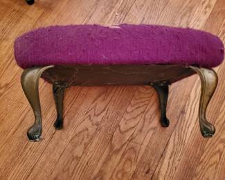 Footstool/metal feet