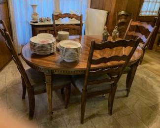 Dining table has 6 chairs and two leaves