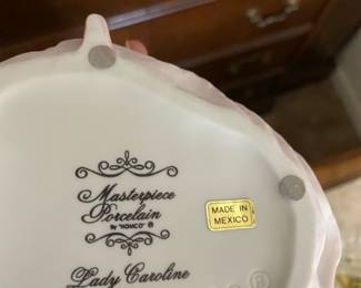 Lady Caroline figurine info