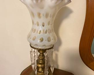 Love all these retro lamps!