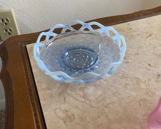 Vintage 1935 Imperial Katy Blue/Laced edge Opalescent & blue serving bowl