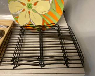 Racks in black with microwaveable platter